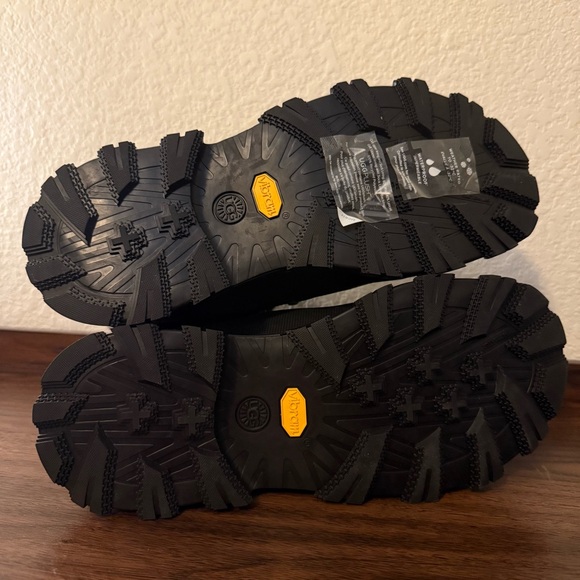 NEW $350 UGG Adirondack Meridian Gore-Tex Hiker Winter Boots Black Size 9 Women - Picture 4 of 6